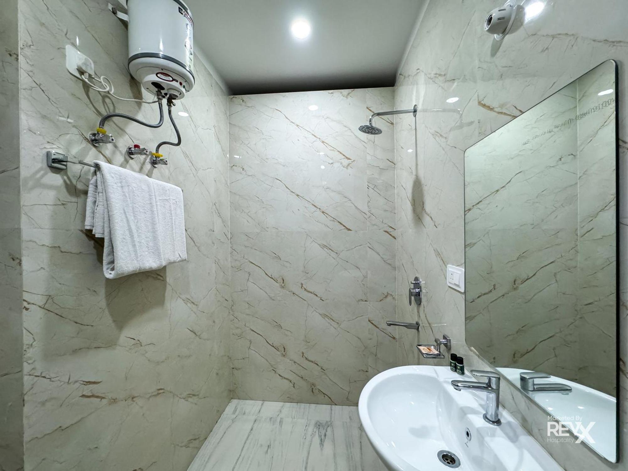 Guru Sadan A Luxe Stay Ayodhya Exterior foto