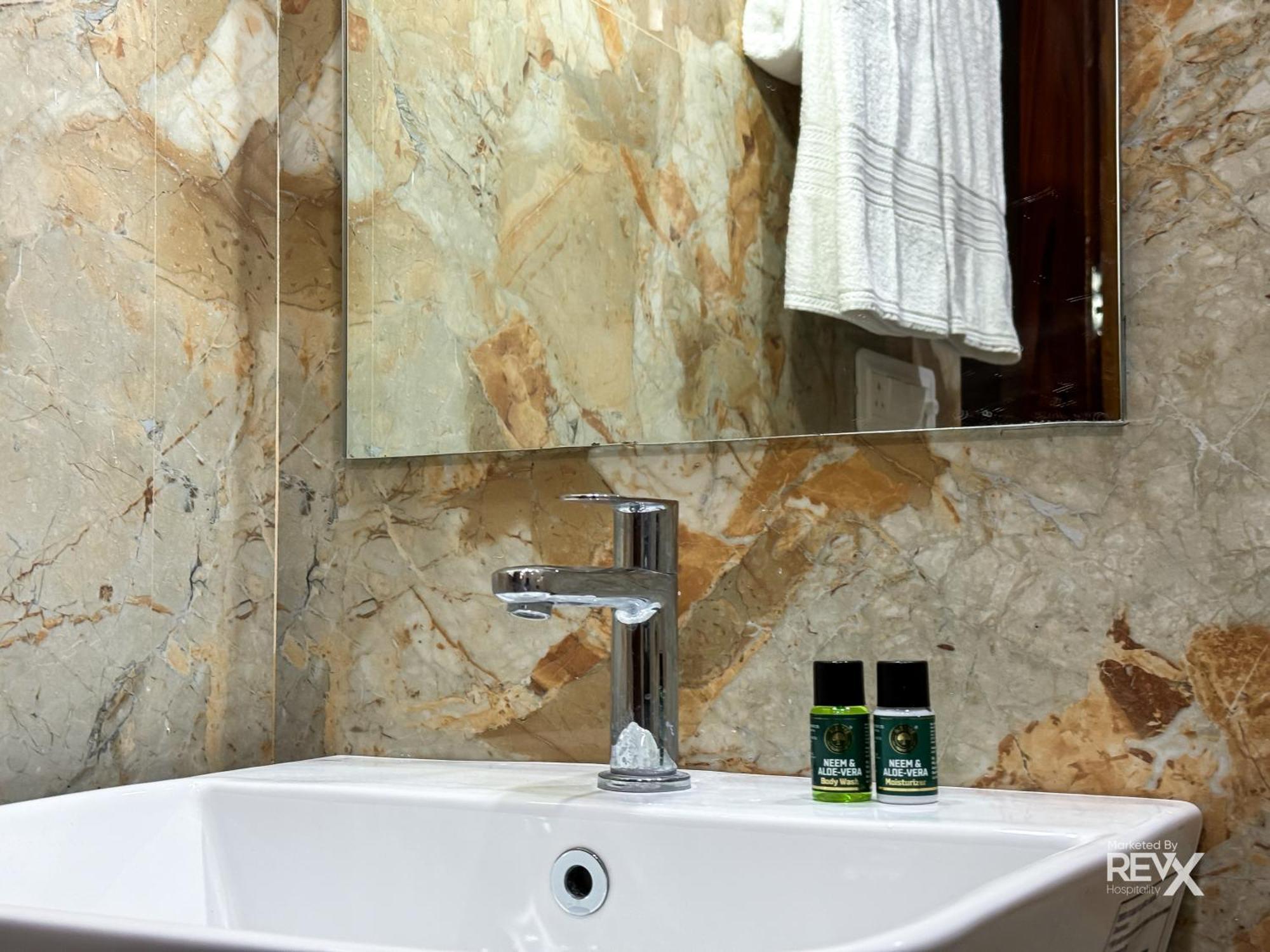 Guru Sadan A Luxe Stay Ayodhya Exterior foto